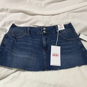 Celebrity Pink 13/31 Women's Low-Rise stretch Denim Mini Skirt - Dark Blue nwt